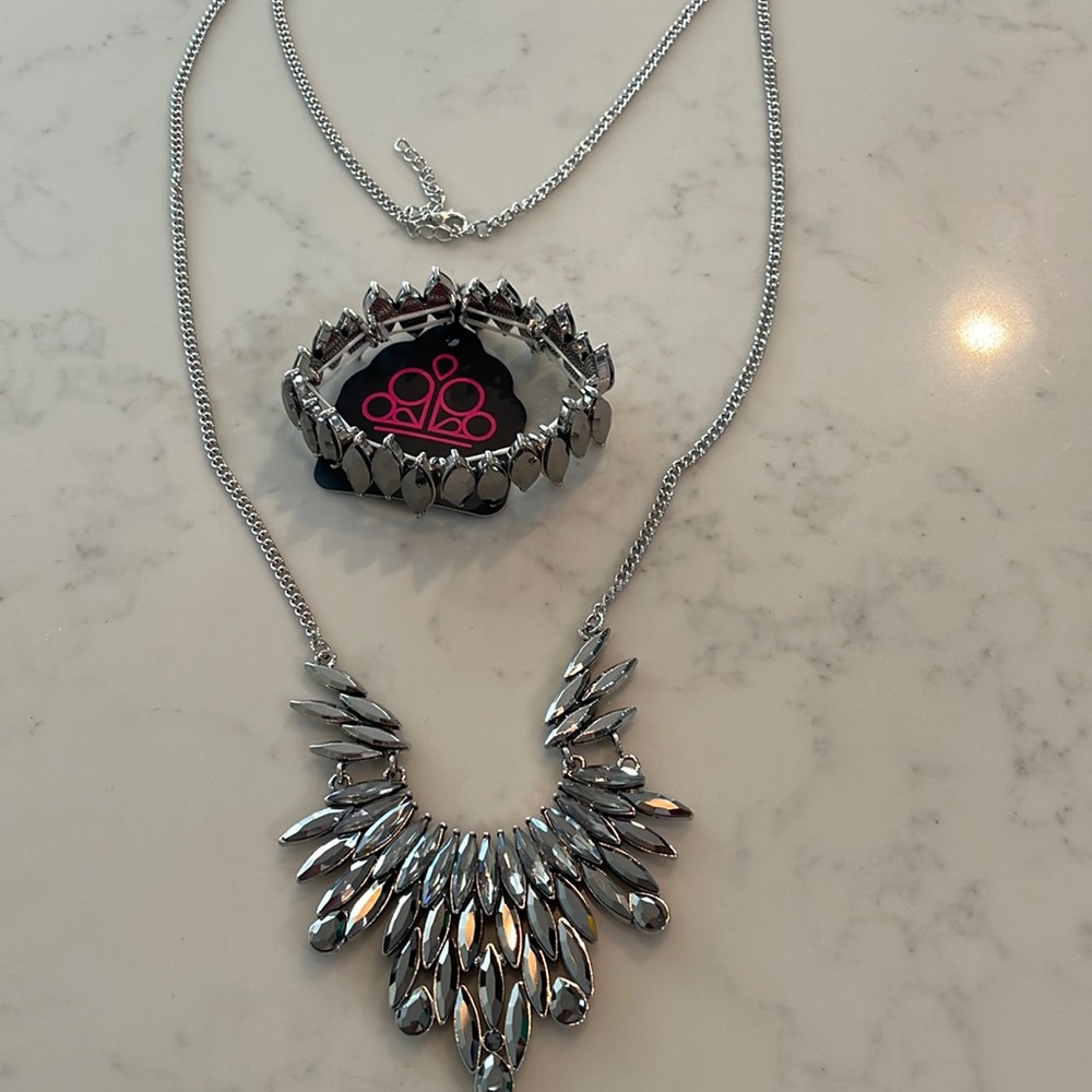 Necklace and bracelet set